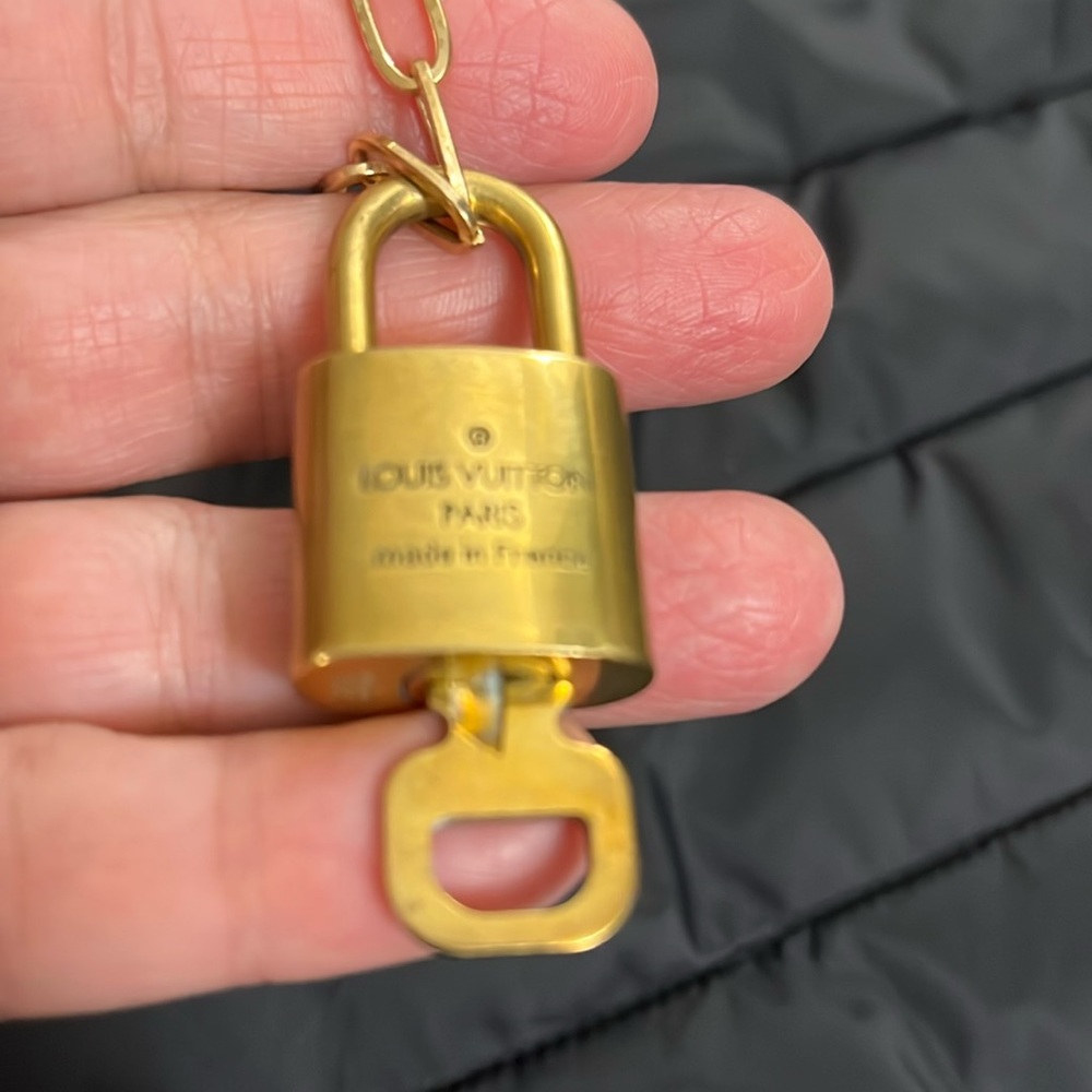 100% Authentic Louis Vuitton Lock & Key Necklace #305 LV NECKLACE - Picture 8 of 11